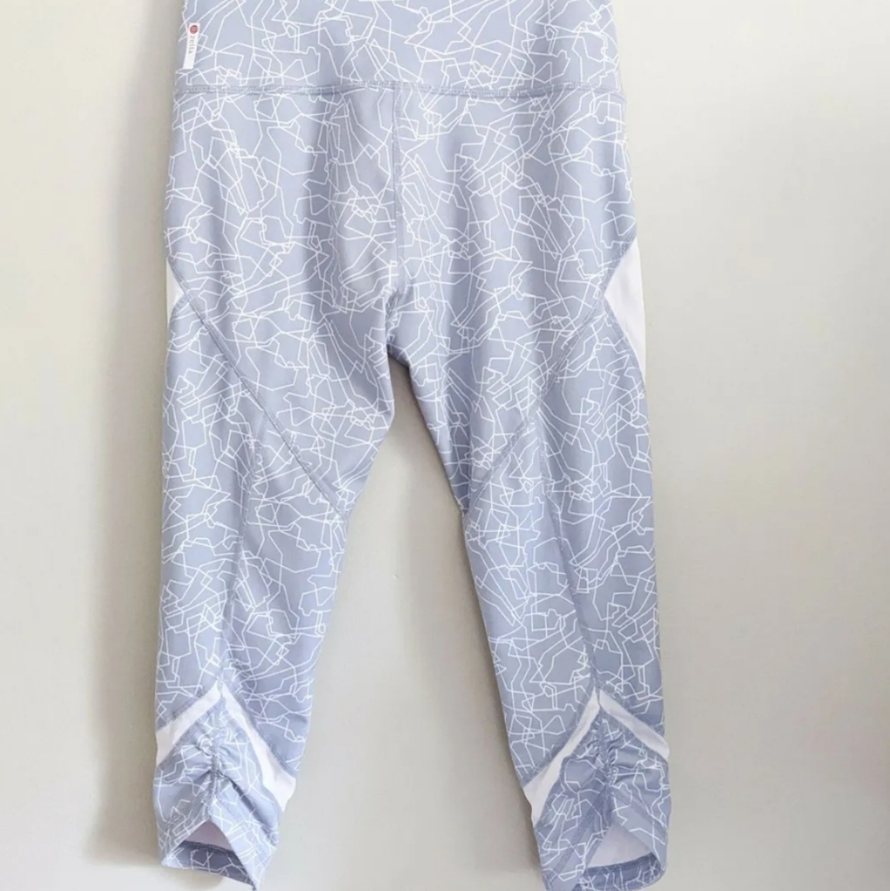 Zella Geometric Scribble Print Ruched Crop Capri Leggings Size Women's S…